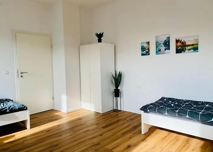 Moderne Monteur- Und Am Plettenberg